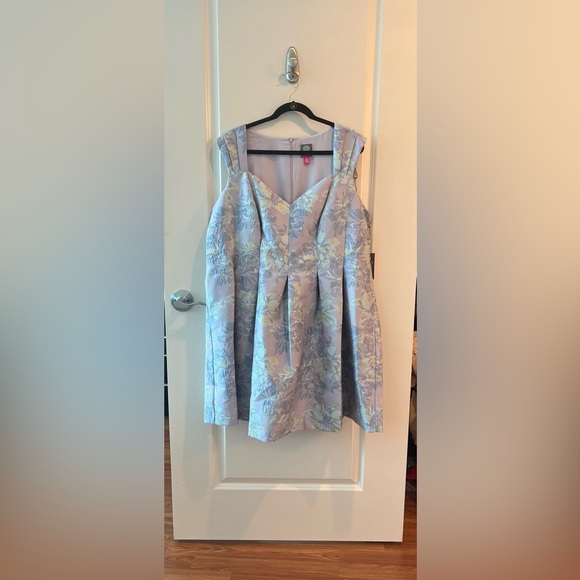 Vince Camuto Lavender Floral Midi Dress NWT - Picture 3 of 16